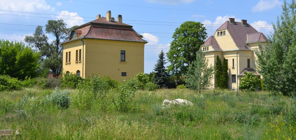 Freie Bauplätze und Gebäude